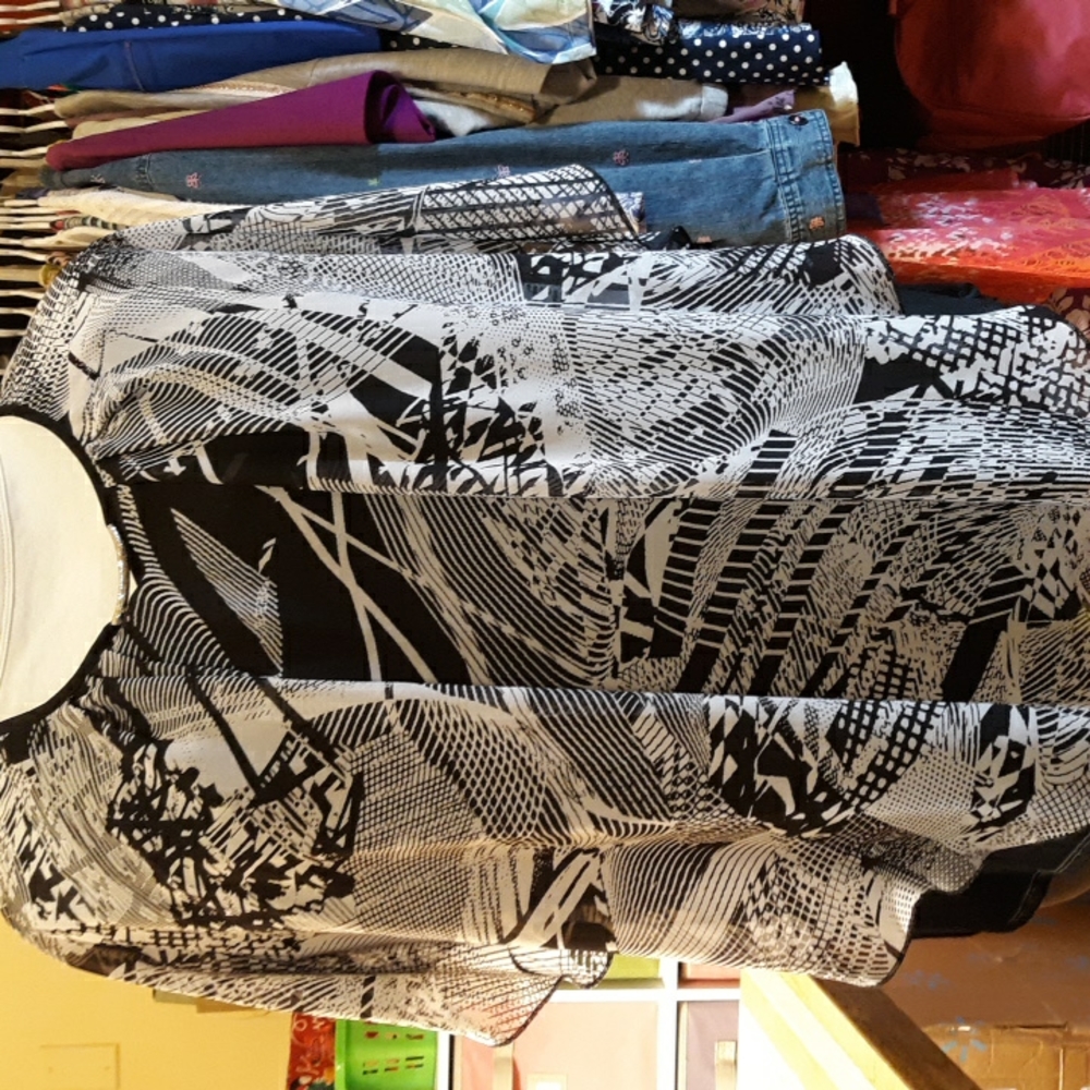 Avenue 22/24 black and white polyester and chiffon blouse new without tags.